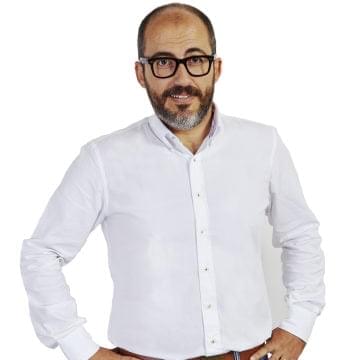 Dr. Alejandro Davila Fariñas: Subdirector Administrativo